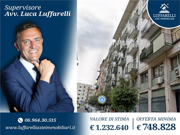 Commercial Premises / Showrooms for sale in Cosenza