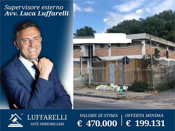 Commercial Premises / Showrooms for sale in Cosenza