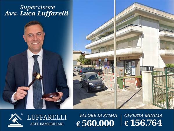 Commercial Premises / Showrooms for sale in Anzio