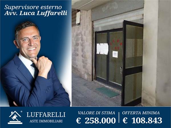 Commercial Premises / Showrooms for sale in Artena