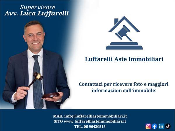 Commercial Premises / Showrooms for sale in Napoli